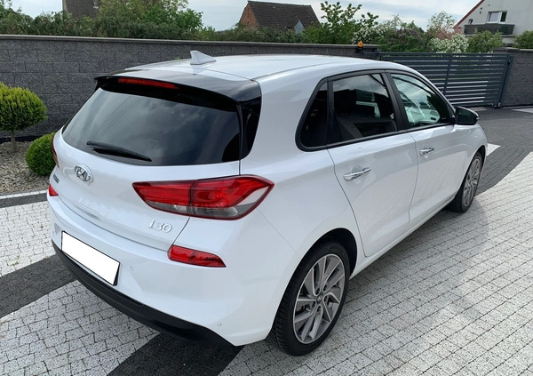 Hyundai I30 cena 46900 przebieg: 74800, rok produkcji 2018 z Września małe 137